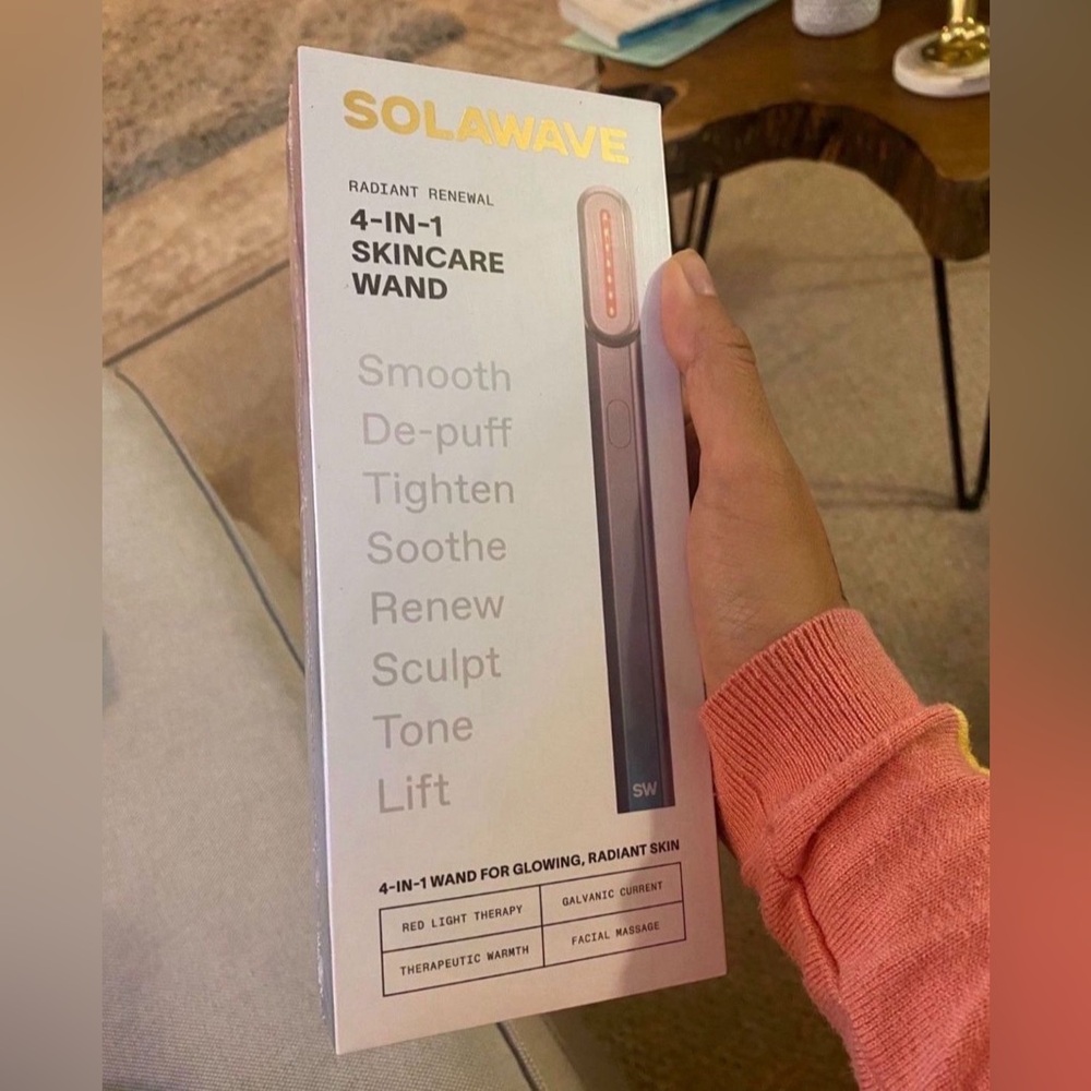 New In Box Radiant Renewal Skincare Wand with Red Light Therapy Rose Gold